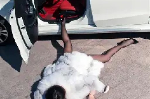 出轨、卖假货、被点名这次被央视曝光的伊能静连秦昊也救不了