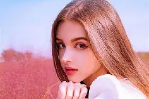 女星超大牌排场惹热议与男助理亲密举动引全网吵翻