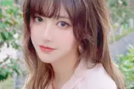 易易紫曝少数民族女星被经纪人潜规则：娱乐圈的权力游戏何时休